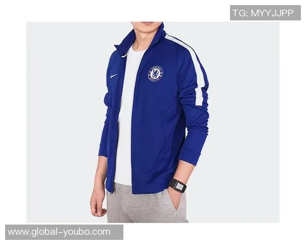 耐克足球训练外套助力运动员提升训练效果与舒适度的完美选择