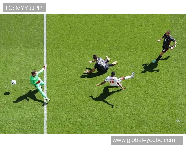 足球场与田径场的完美结合探索运动场地的多功能性与发展潜力