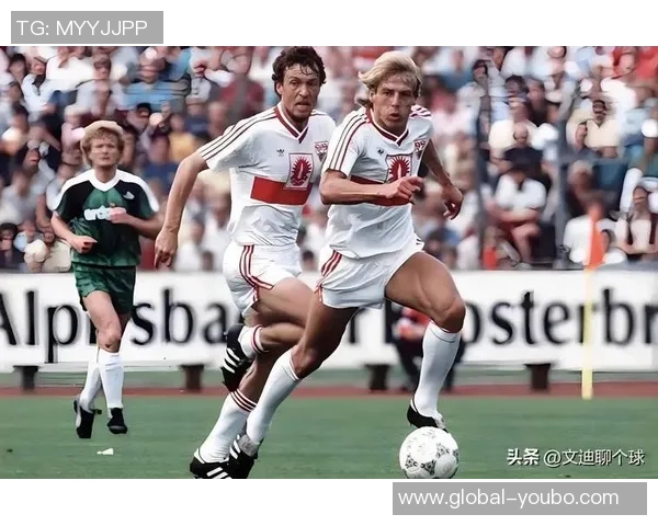 退役足球巨星的传奇人生与赛场之外的精彩故事